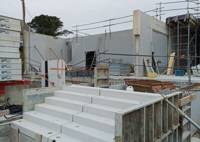 Pose escalier extérieur et finition prédalle du R+1 mi-juillet 2025